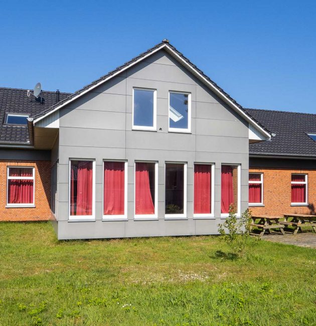 oje-haus1-titelbild-aussenansicht-mit-grillplatz oje-haus1-titelbild-aussenansicht-mit-grillplatz